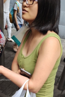 嫩绿色连衣长裙,今年夏季最流行的裙子