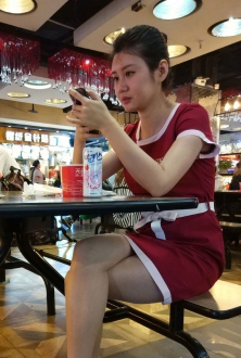 商场女员工午饭时间