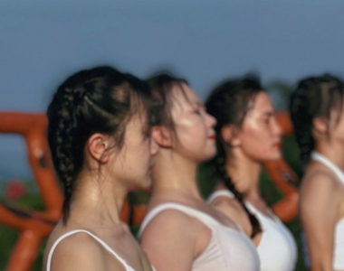瑜伽美女身材真的无可挑剔
