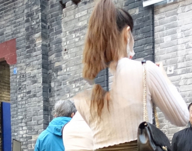 街拍军绿色连衣裙美女写真旅拍照片