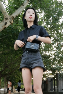等滴滴的黑色热裤美少妇