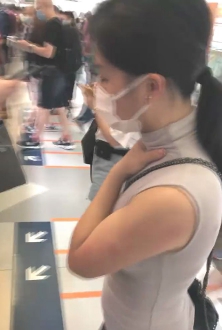 内衣的轮廓都裹出来了