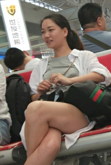 夹紧大腿显得更性感