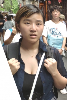 街拍成都性感低胸小乳沟美女图片