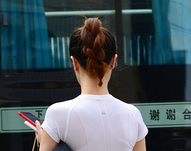 惊艳的美女街拍，身材颜值俱佳