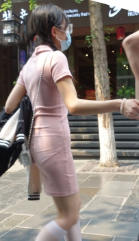 街拍粉色连衣裙美女图片-6