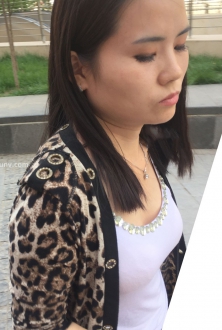 街拍豹纹小外套美女