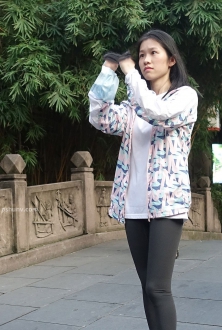 街拍紧身裤美女写真旅拍照片