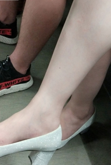 地铁上的白嫩美少妇